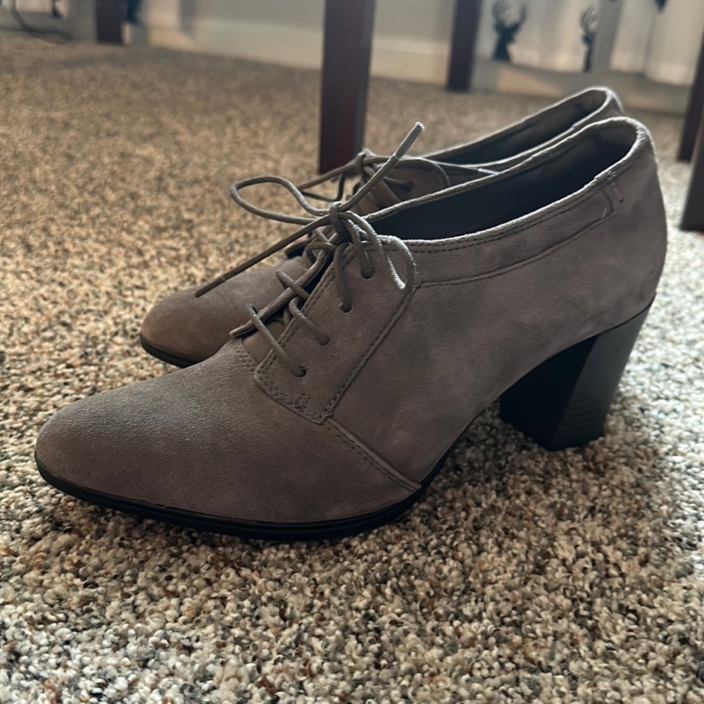 Clarks gray heeled lace up bootie size 9